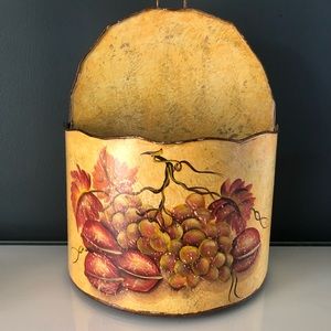 🍂Beautiful wall tin. Painted w/ grapes, & leaves!